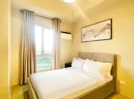 B3 Chic Sunset Studio Escape