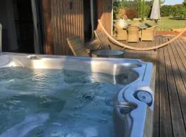 La Longère de Chillac campagne chic jacuzzi