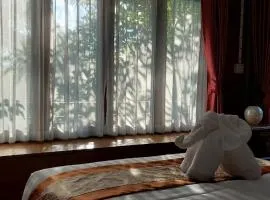 Why Worry Homestay & Café