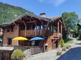 Chalet Robin - spa- multipass- terrain de pétanque, hotel din Morzine