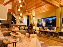 Chalet de luxe contemporain vue 360 degrés sur les montagnes, hotelli kohteessa Guchan