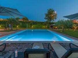 MAJ - ANA - Luxury Family Apartments with Pool