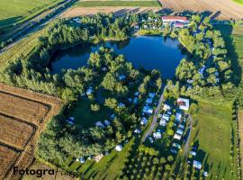 Camping Forteca, parcele kempingowe nad wodą, z własnym namiotem lub przyczepą, κάμπινγκ πολυτελείας σε Uciechów