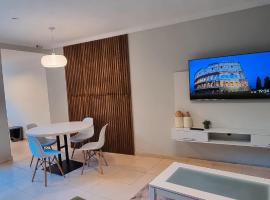 Cómodo departamento con jardín sobre Avenida Libertador, hôtel à San Juan