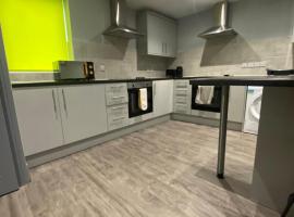 15 on Hill Crescent, 6 en-suite bedrooms, Sleeps 12, hotel v destinaci Skegby