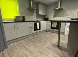 15 on Hill Crescent, 6 en-suite bedrooms, Sleeps 12