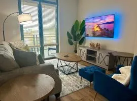 Beautiful Arlington Apartment with Pool & Parking!