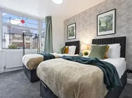 Luxury 4-Bed Home Coventry - City Centre with FREE Parking & Garden