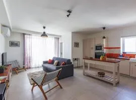 Central 2BR, sunny terrace and top location close to Beach