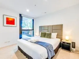 StayAU Convenient Apartment with Patio in Box Hill