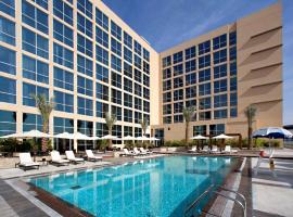 Centro Yas Island-by Rotana, hotel perto de Aeroporto Internacional de Abu Dhabi - AUH, 