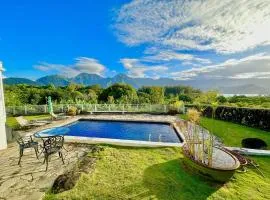 Boho Paradise, Mountain and Ocean Views, Private Pool, AC, Beach Gear
