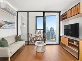 Gorgeous City Views 64th Floor 3BR APT with Pool & Gym