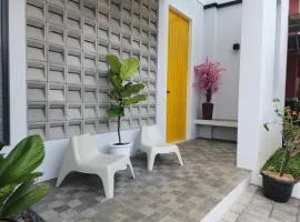 Kyoto House - KBP with Onsen style pool, Warm water, Near Parahyangan Golf