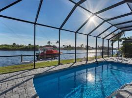Charlotte County Villa 5872: Canal-Front Private Pool Oasis – hotel w mieście Placida