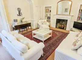 Russel House - 4 Bedroom - The Royal Mile