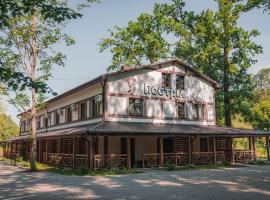 Постріл в Комплексі "Сокіл", Hotel in Susk