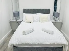 Tastefully decorated 4 Bed Home in Gedling - Near Colwick Country Park, Victoria Retail Park, City Centre & Nottingham Racecourse