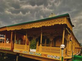 heritage new moon premium houseboat, hotel in Srinagar
