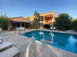 Villa Exotique, Luxueux, Piscine, Calme, Parking