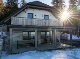 Vila Klif vacation home with sauna and terrace, villa em Cerklje na Gorenjskem