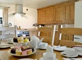 Serene Golygfar Cottage Retreat in Ystrad Meurig