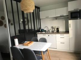 Studio spacieux bord de mer, hotel v destinaci Camiers