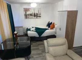 Cozy Private Room Near Shops & Transport in Enfield