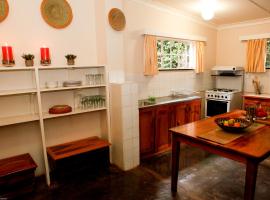 Down Gran's Self-Catering Cottage, cabin in Lobamba