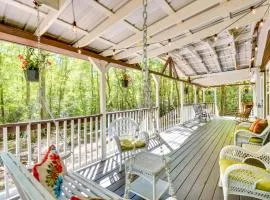 8 Mi to Helen Sautee Nacoochee Home with Hot Tub
