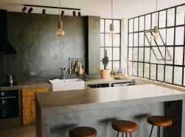 Stylish Loft with Nature Views, Balcony in the heart of Vejer