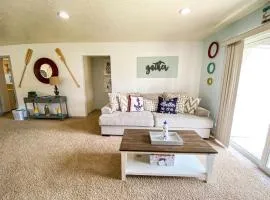 Beautiful Updated 2 Bedroom Condo T106