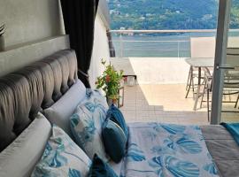 La Terrazza sul Lago di Como con garage, hotel v destinaci Blevio