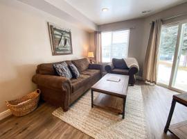 14-Plex Condo 114 Ground level, close to pool, Hotel in Garden City