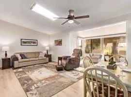Relaxing 2BR plus Den Golf Retreat with Backyard and BBQ