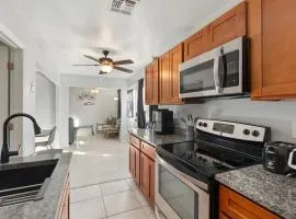 4 Bedroom, Jacuzzi, Location and Outdoor Dining