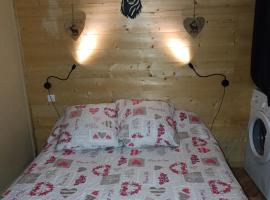 LES FONTANILLES odeillo chalet 60 WIFI & PARKING gratuit exposé plein sud & plein pied , draps & serviettes de toilettes non inclus, sabanas y toallas no incluidos, hotel v destinaci Font Romeu Odeillo Via