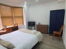 Highfield House - Parking, Private Bathroom, Serving Contractors, Santa Pod!!!!!