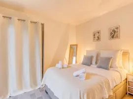 Parking privatif gratuit I Paris, Tram 9mim I RER C15min