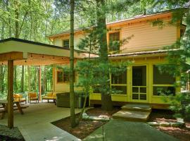 Dollybrook Cottage 1 Pet Friendly Community Pool Groups Welcome – hotel w mieście Fennville