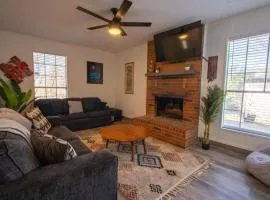 The Wonder Inn - Sleeps 11 near TCU