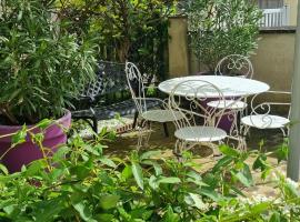 L orangerie, Hotel in Cannes-Écluse