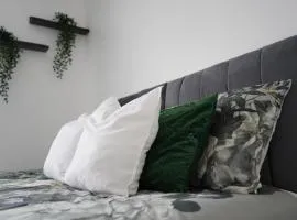 Excellency Stays , Contractors ,families , Comfort Home , Free Parking ,