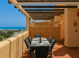 Sea views and hot tub close to beach