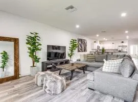 13 Mi to Beaches Pet-Friendly Condo in Palmetto!