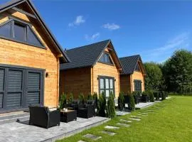 MOJA DEBINA LUX 2, dom z pokojem dziennym, dwiema sypialniami i widokiem na las, blisko plaży