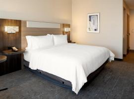 Holiday Inn Express & Suites Lathrop by IHG、ラスロップのホテル