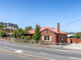 North Hobart cozy house No party