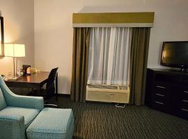 Ramada by Wyndham Burkburnett - Wichita Falls, hotel poblíž Kickapoo Downtown Airpark - KIP, Burkburnett