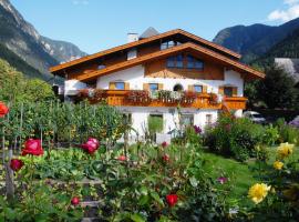 Zur Brücke B&B in Mittewald - Your home in heart of South Tyrol, with free parking, ideal starting point for unforgettable excursions and outdoor adventures, cozy rooms and apartments, hotelli, jossa on pysäköintimahdollisuus kohteessa Fortezza